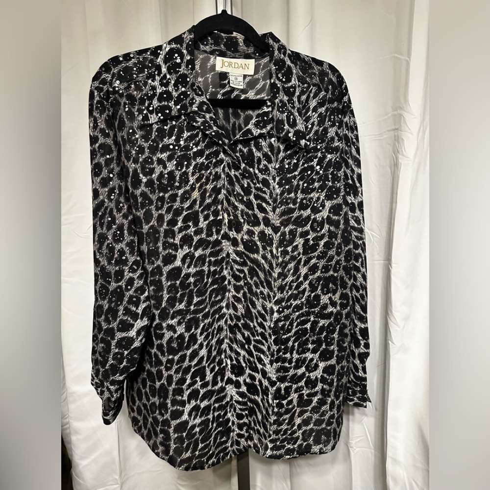 Beautiful Leopard 🐆 “ Jordon” Long Sleeve Blouse